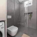 Family Next To Tivoli Park شقة