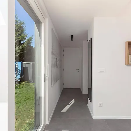 Family Next To Tivoli Park ليوبليانا